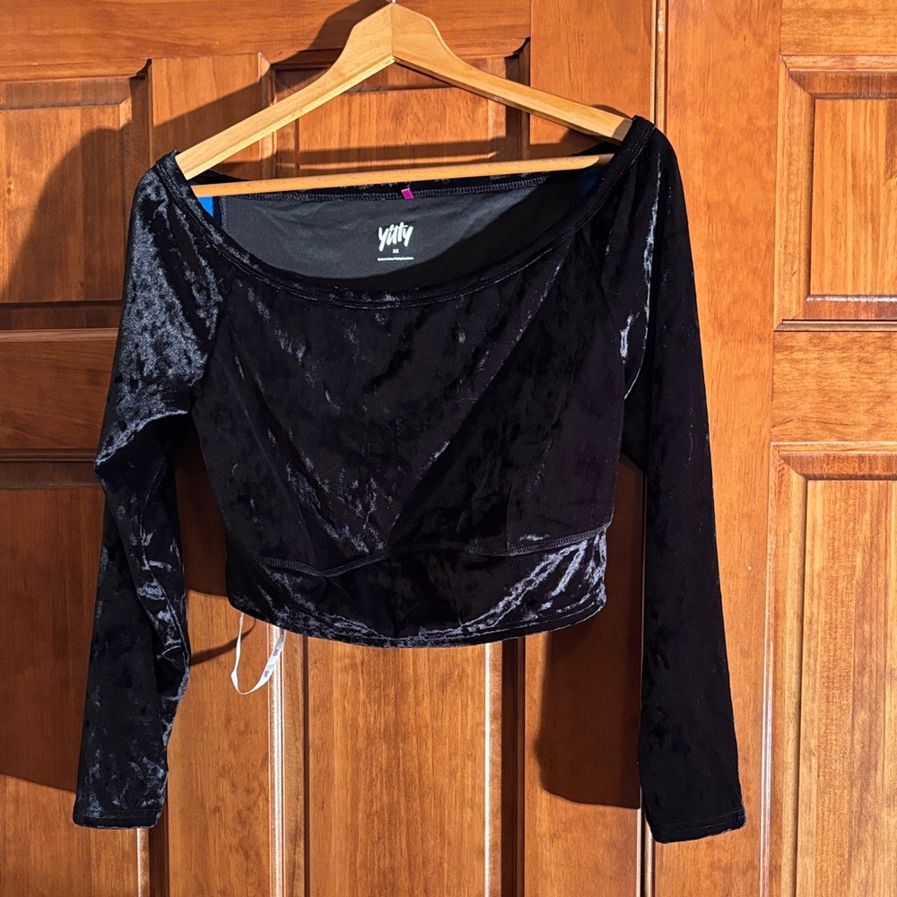 YITTY Black Crushed Velvet Long Sleeve Scoop Crop Top